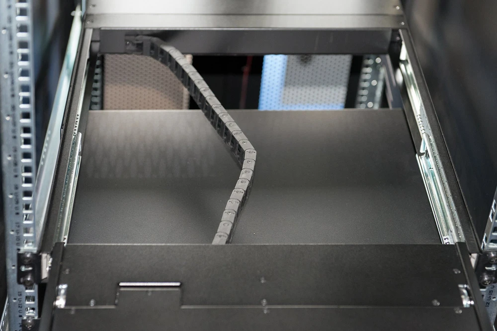 Konsolė KVM Digitus KVM 19'' TFT Konsole GE klaviatūra