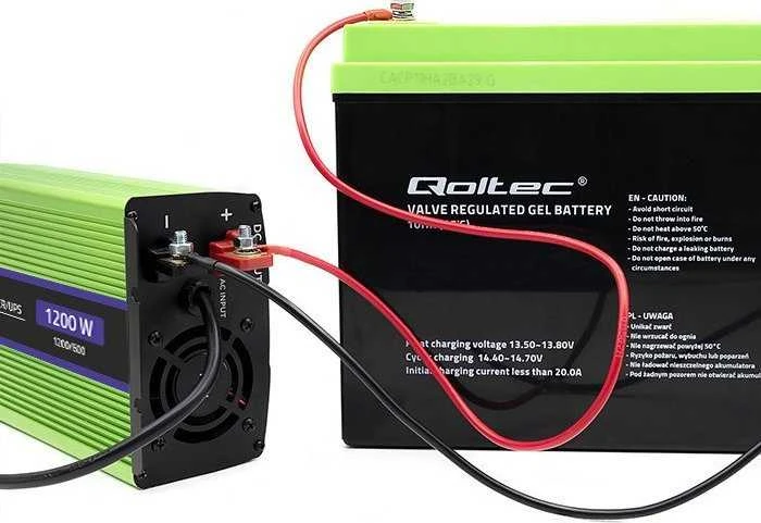 QOLTEC 51941 grynos sinusinės bangos keitiklis, monolitinis / akumuliatoriaus įkroviklis / UPS / 1200 W / 600 W / 12 V–230 V