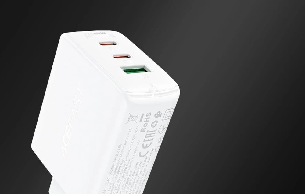 Acefast A41 sieninis įkroviklis, 2x USB-C + USB, GaN 65W (balta)