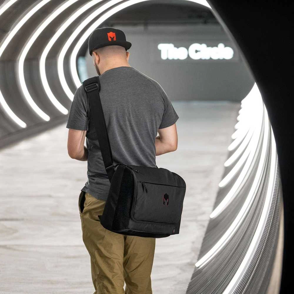 Dicota Krepšys CATURIX CURRIDUR eco messenger 15.6 cala