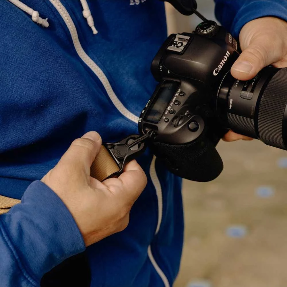 Peak Design SLIDE LITE COYOTE v3 kaklo arba peties dirželis lengviems fotoaparatams