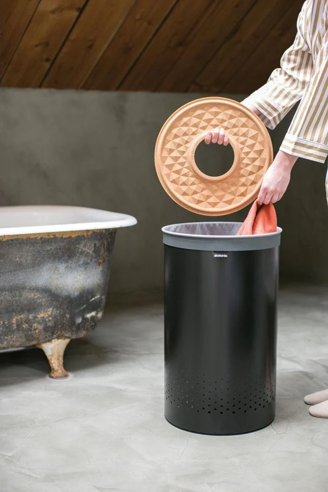 Brabantia Skalbinių dėžė, 60L - Matt Juodas