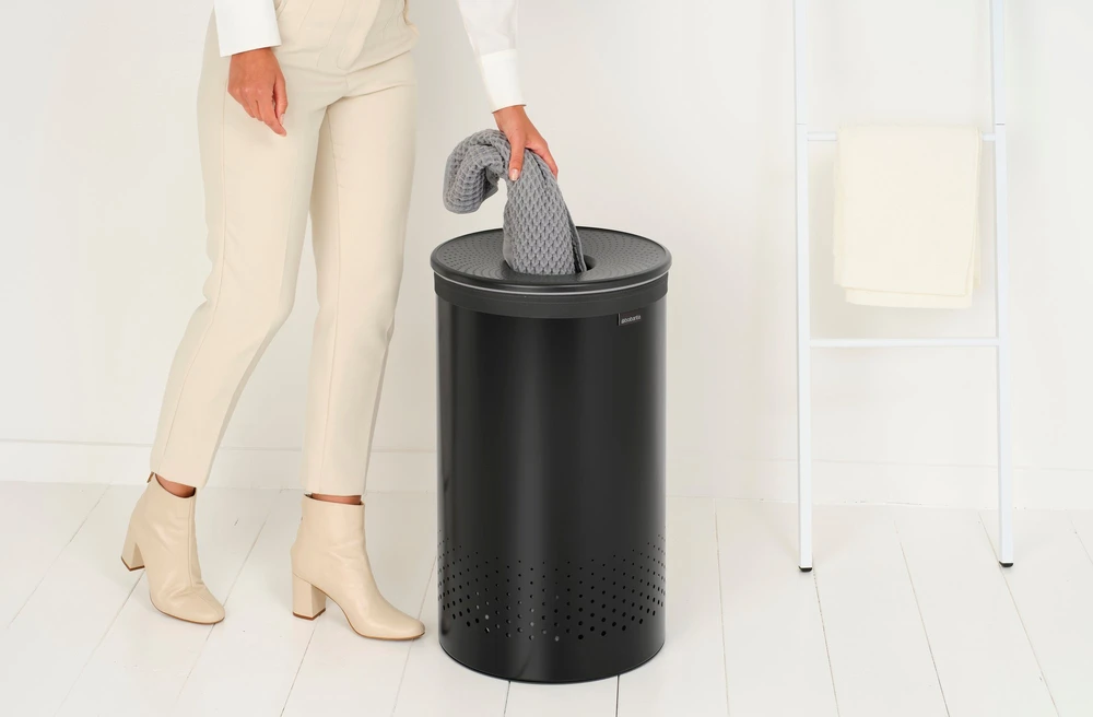 Brabantia Skalbinių dėžė, 60L - Matt Juodas