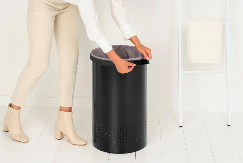 Brabantia Skalbinių dėžė, 60L - Matt Juodas