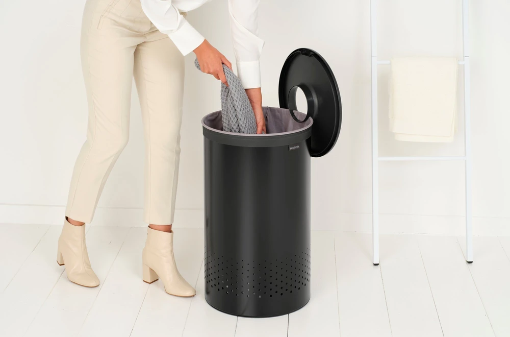 Brabantia Skalbinių dėžė, 60L - Matt Juodas
