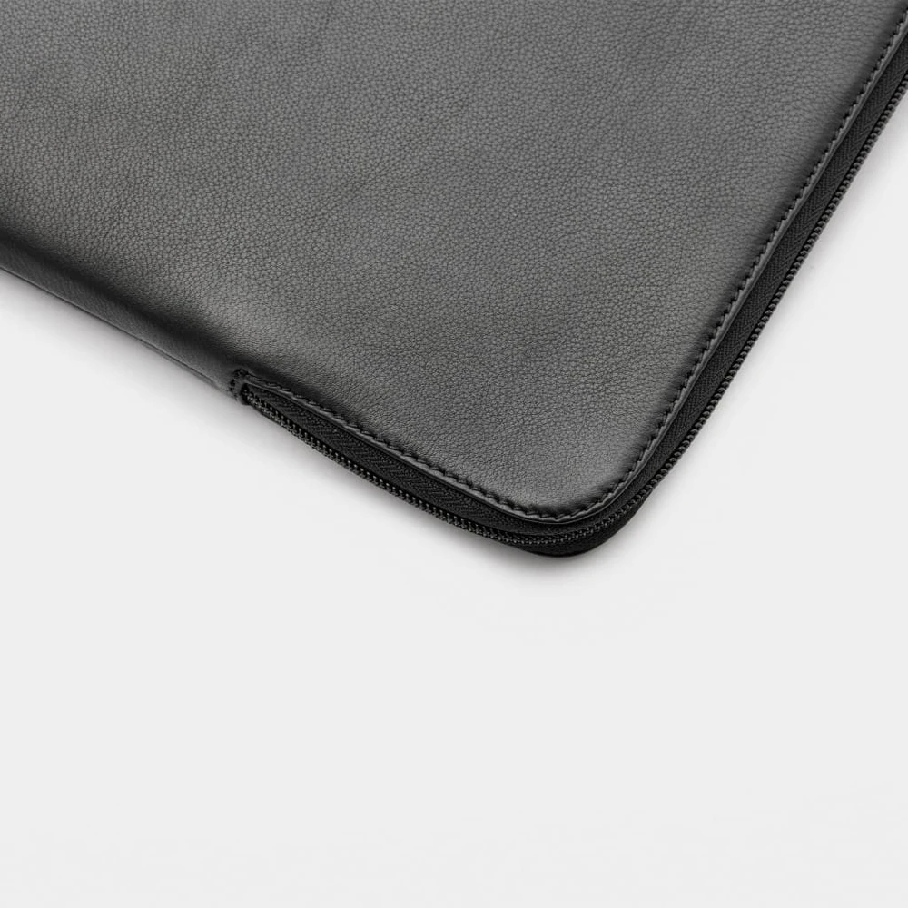 Trunk Leather Sleeve do MacBook 16" juodas