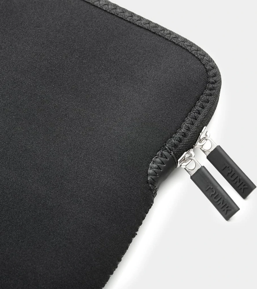 Trunk Neoprene Sleeve do MacBook 15" juoda
