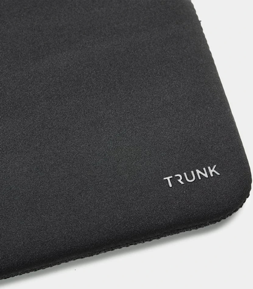 Trunk Neoprene Sleeve do MacBook 15" juoda