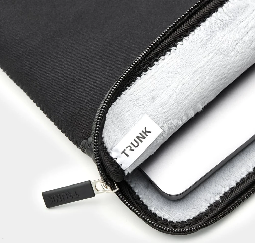 Trunk Neoprene Sleeve do MacBook 15" juoda