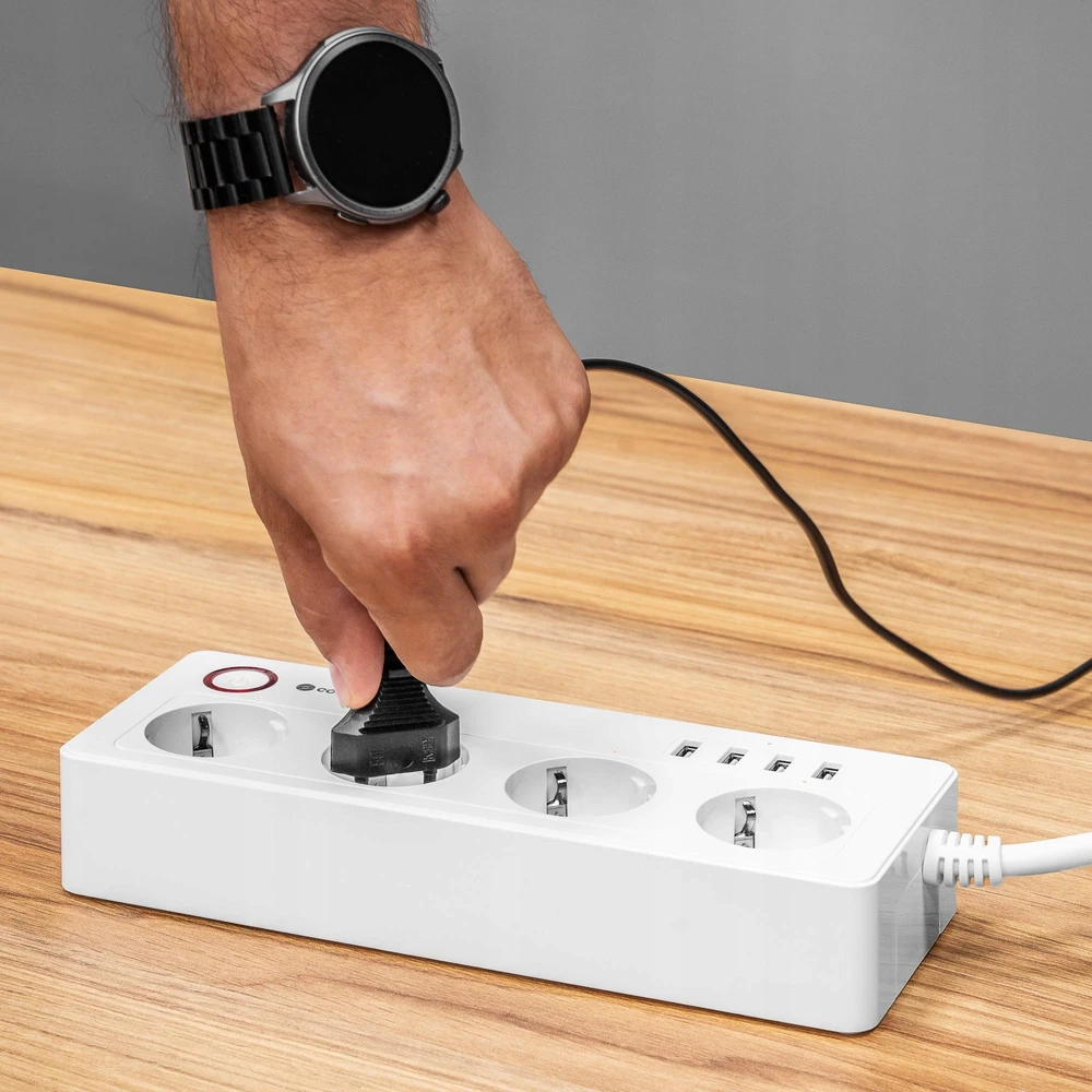 Kruger & Matz Listwa KrugerMatz maitinimo blokas, 4 vokiški lizdai ir 4xUSB 2100 mA, Connect P6 Tuya