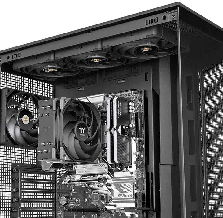 Thermaltake procesoriaus aušintuvas kompiuterio korpuse