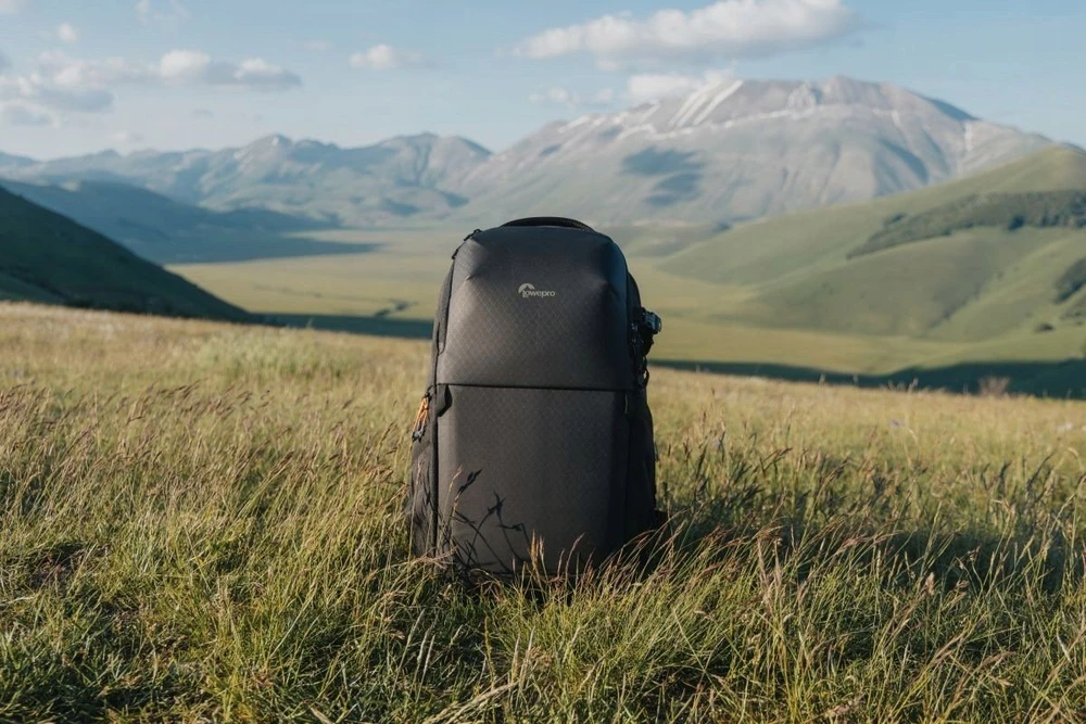 Kuprinė Lowepro Fastpack BP 250 AW IV Juodas (LP37507-PWW)