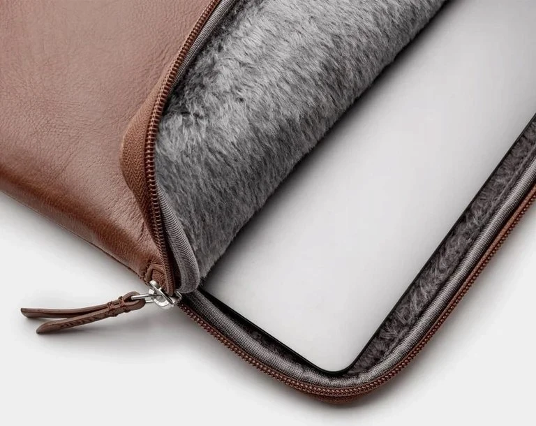 Trunk MacBook 14" ruda