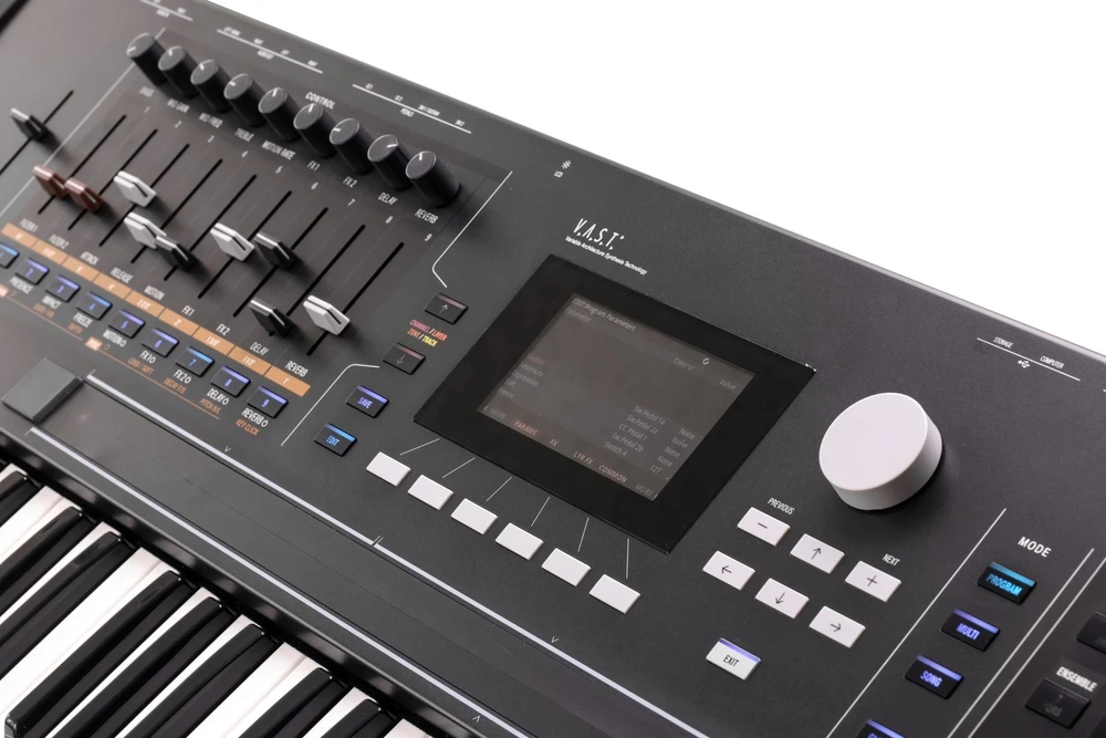 Kurzweil K2061 - Sintezatorius darbui stotyje