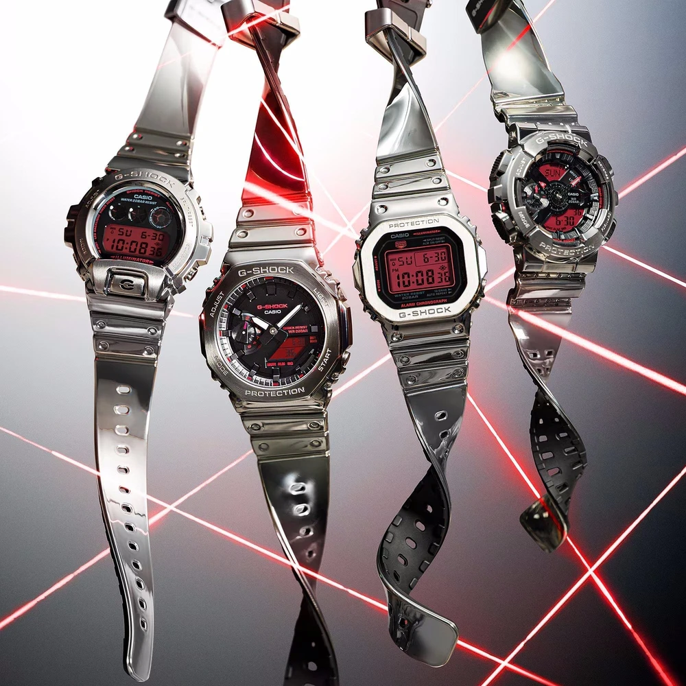 EDIFICE Casio G-Shock GM-5600YRA-8ER 200m sidabrinis laikrodis
