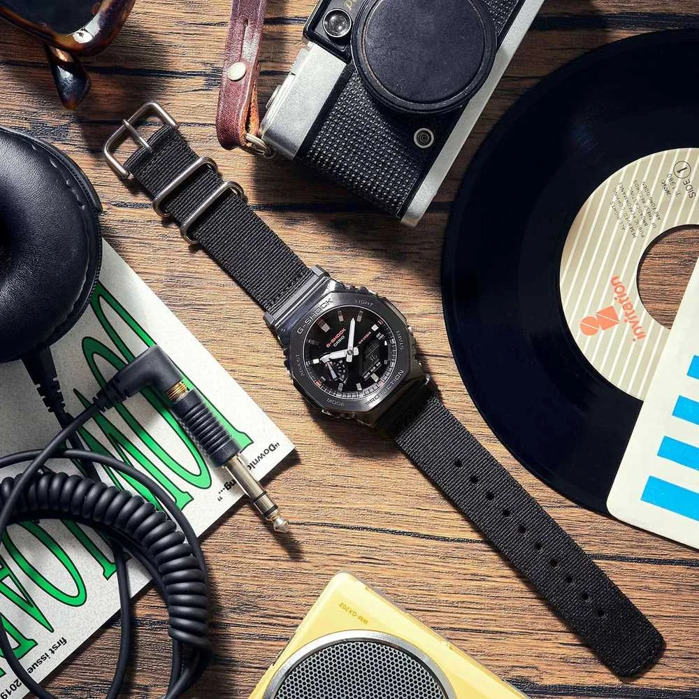 Laikrodis „Casio G-SHOCK ORIGIN GM-2100CB-1AER“ su metalu