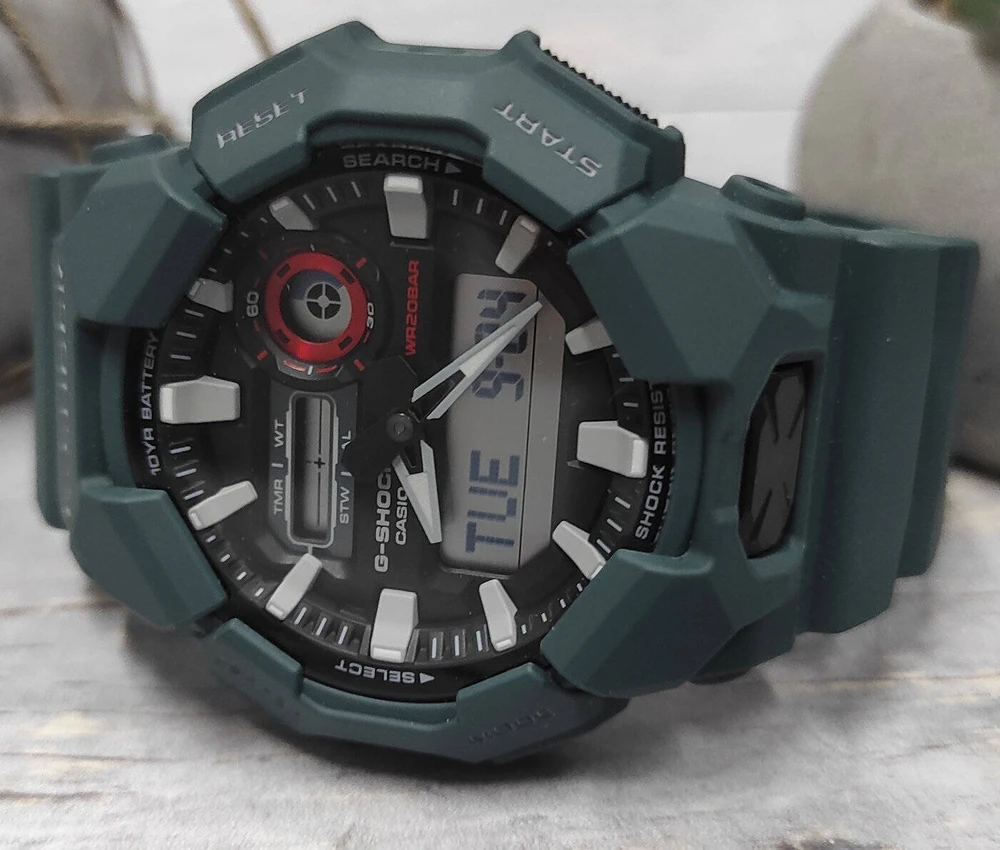 Laikrodis „Casio G-Shock Origin GA-010-2AER“ laikrodžio laikrodžio anglies pluošto šerdies apsauga
