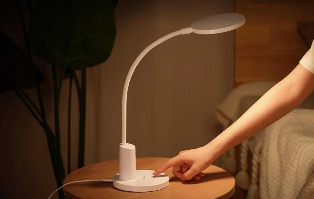 „Yeelight Pura“ skaitymo stalo lempa