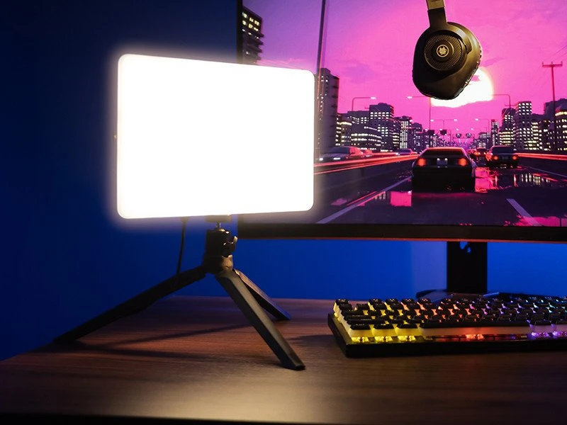 Tracer Lumi Lite su trikoju