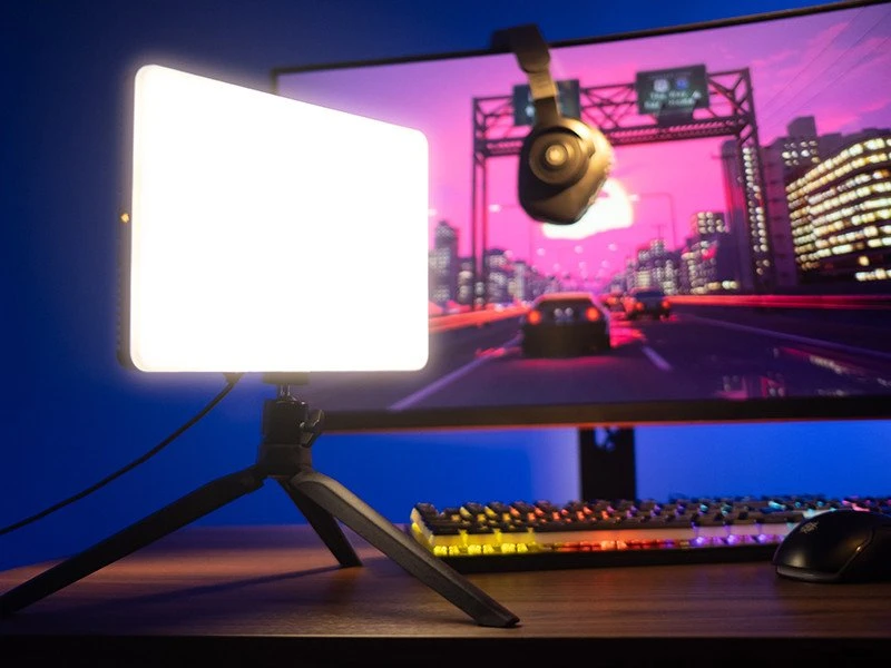 Tracer Lumi Lite su trikoju