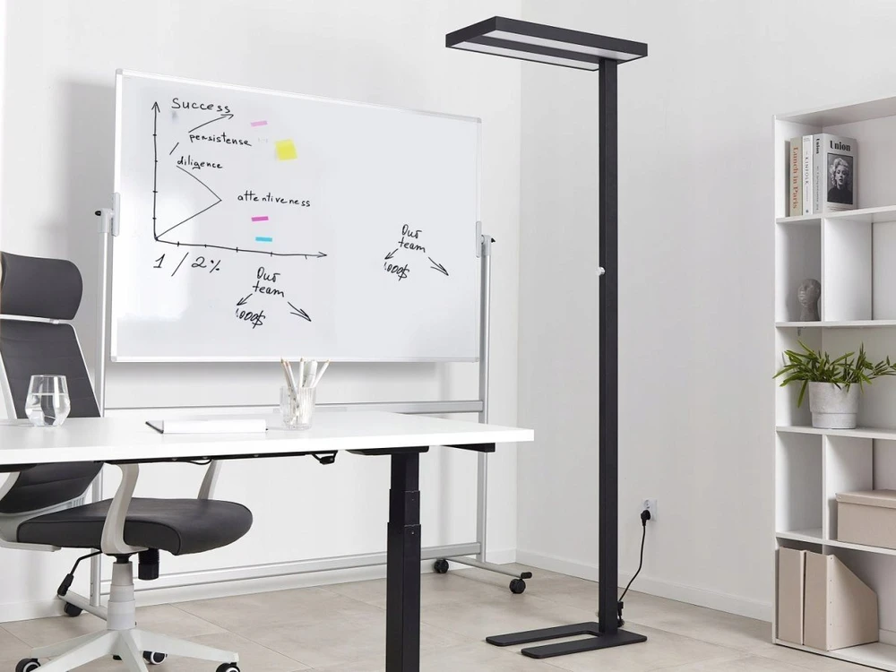 Beliani LED toršeras TAURUS su reguliatoriumi, metalinis, juodas