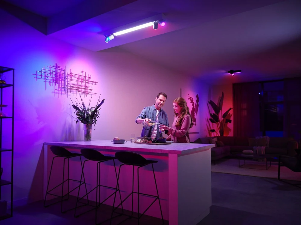 Philips Hue Baltas & Color Ambiance Centris lubinis šviestuvas baltas • 4 taškų