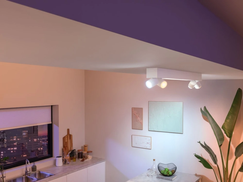 Philips Hue Baltas & Color Ambiance Centris lubinis šviestuvas baltas • 4 taškų