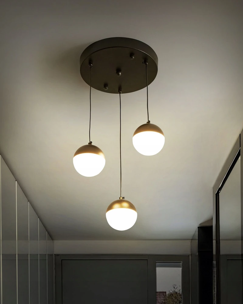 Pakabinamas šviestuvas Beliani Pakabinamas LED šviestuvas ANKOBRA metalinis juodas