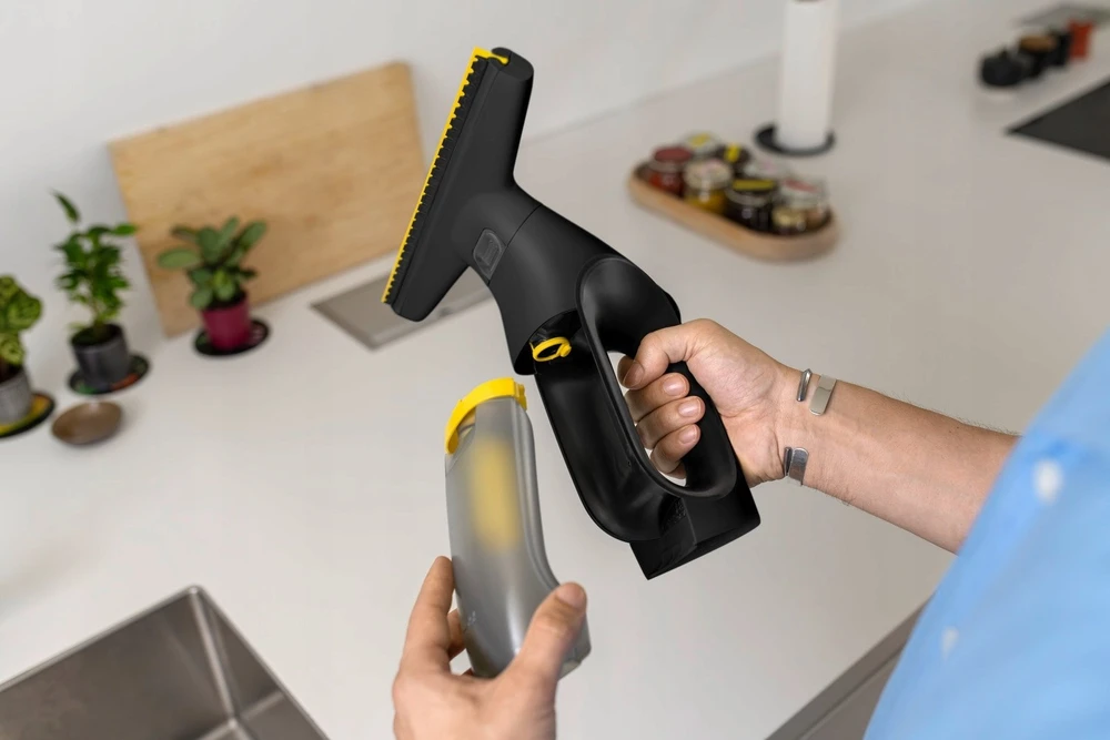 Langų valytuvas Karcher WV 2 Universal Extra+ Juodas (1.633-721.0)