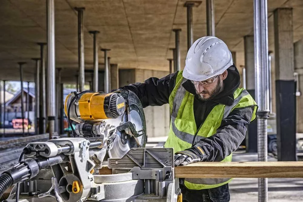 Skersinio pjovimo staklės DeWalt DWS780-QS (1675W, 305 mm)
