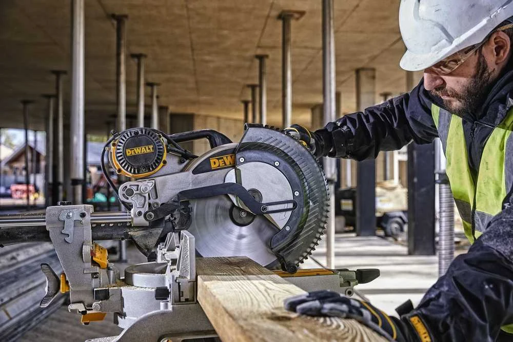 Skersinio pjovimo staklės DeWalt DWS780-QS (1675W, 305 mm)