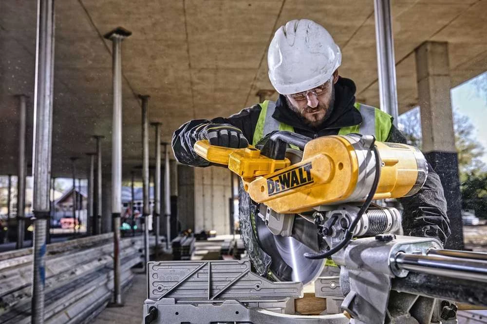 Skersinio pjovimo staklės DeWalt DWS780-QS (1675W, 305 mm)