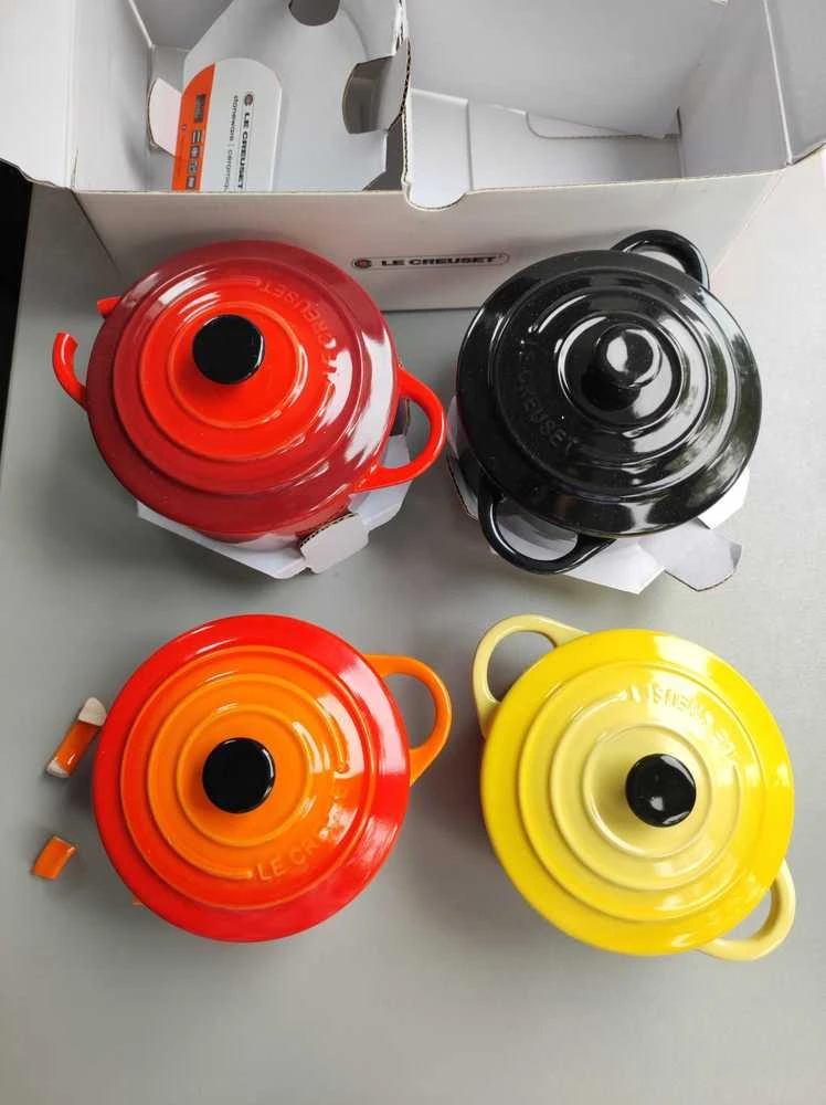 „Le Creuset“ akmens masės indų rinkinys iš 4 mažų, 10x5 cm raudonų puodų