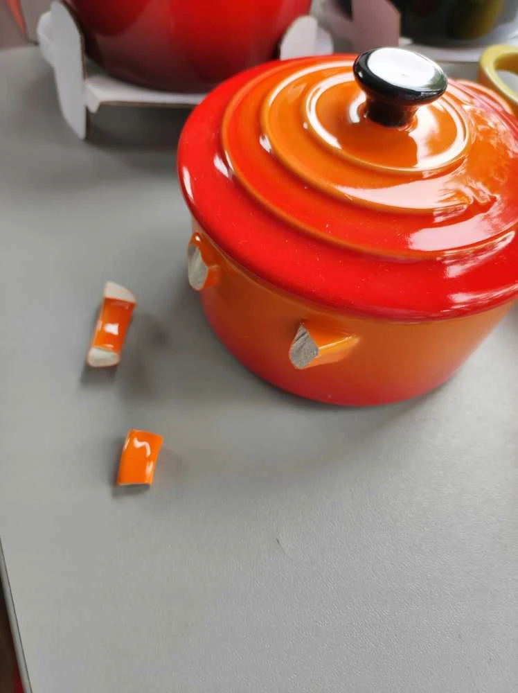 „Le Creuset“ akmens masės indų rinkinys iš 4 mažų, 10x5 cm raudonų puodų