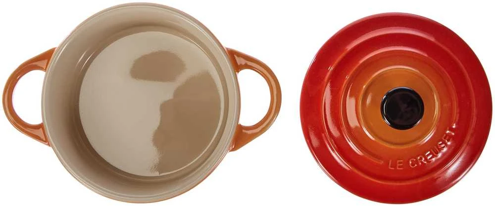 Le Creuset akmens masės indų rinkinys iš 4 smulkių troškintuvų 10x5cm ugnikalnio.