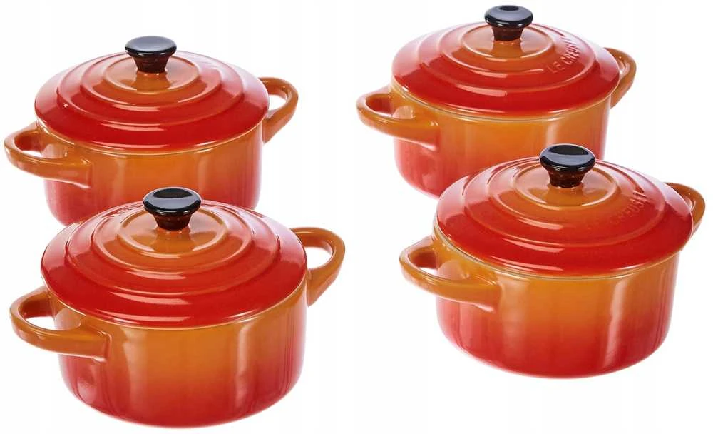 Le Creuset akmens masės indų rinkinys iš 4 smulkių troškintuvų 10x5cm ugnikalnio.