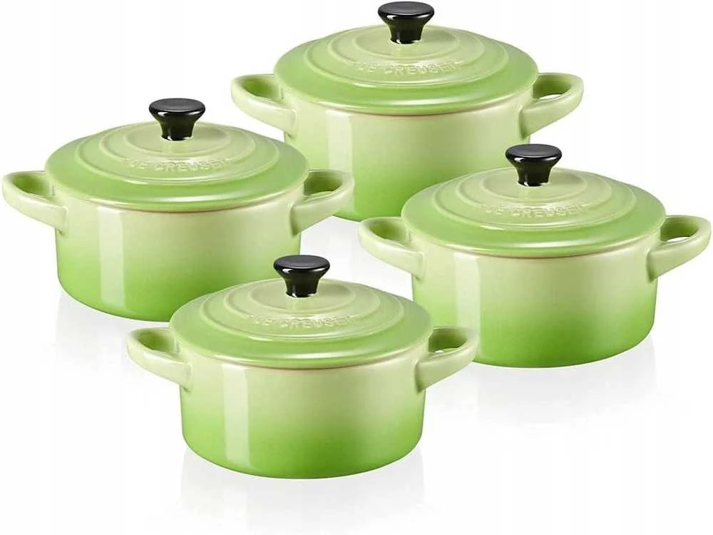 Le Creuset akmens masės indų rinkinys iš 4 smulkių troškintuvų 10x5cm ugnikalnio.
