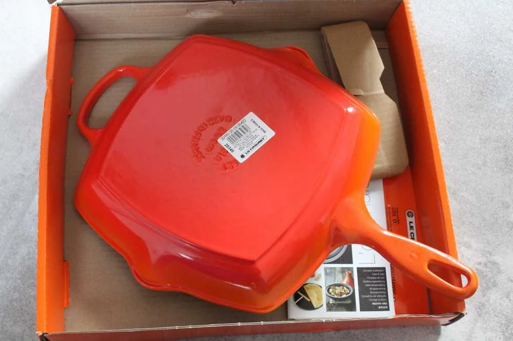 Virtuvės Indai - Le Creuset Signature Kvadratinė Grilio Keptuvė 26cm Indukcinė Indaplovėje Saugoma Raudona