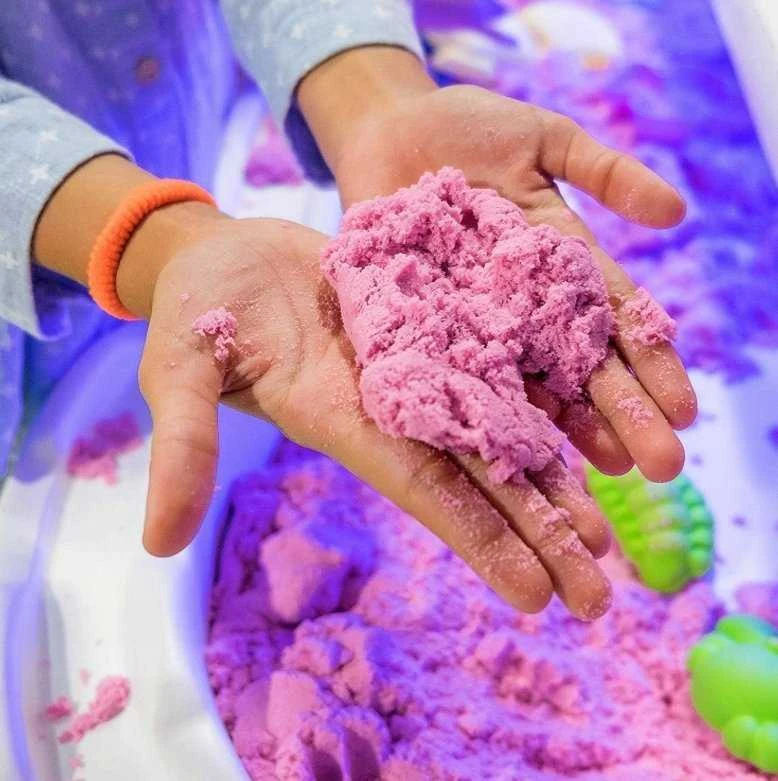 Lean Toys LeanToys Piasek kinetyczny su foremkami 3kg violetinė
