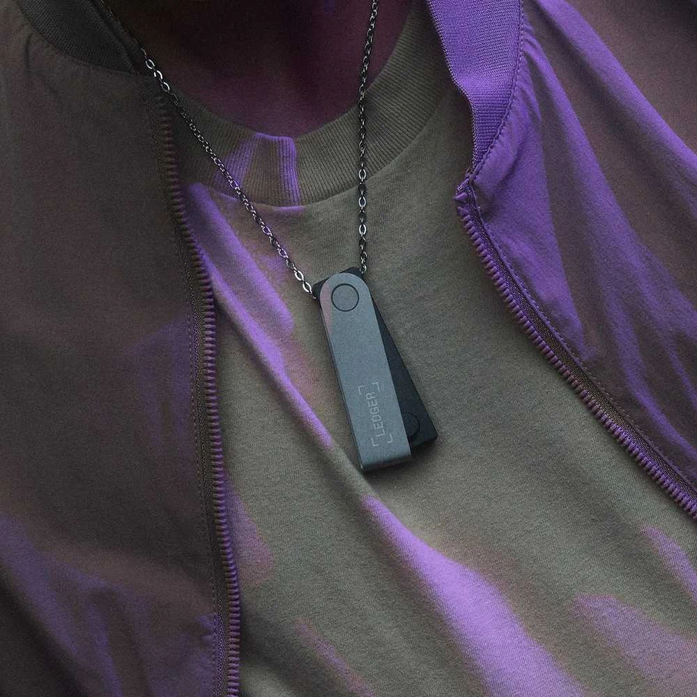Aparatinė piniginė kriptovaliutoms Ledger Nano S Plus Matte Juodas