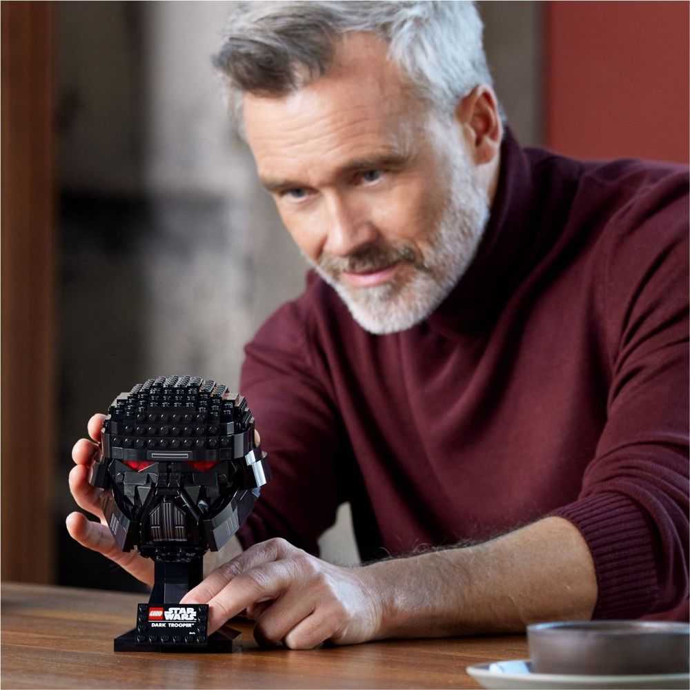 LEGO® Star Wars Tamsiojo kario™ šalmas (75343)