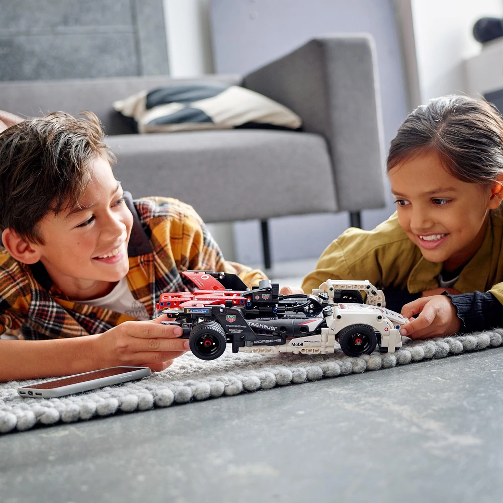 LEGO® Technic Formula E® Porsche 99X Electric (42137)