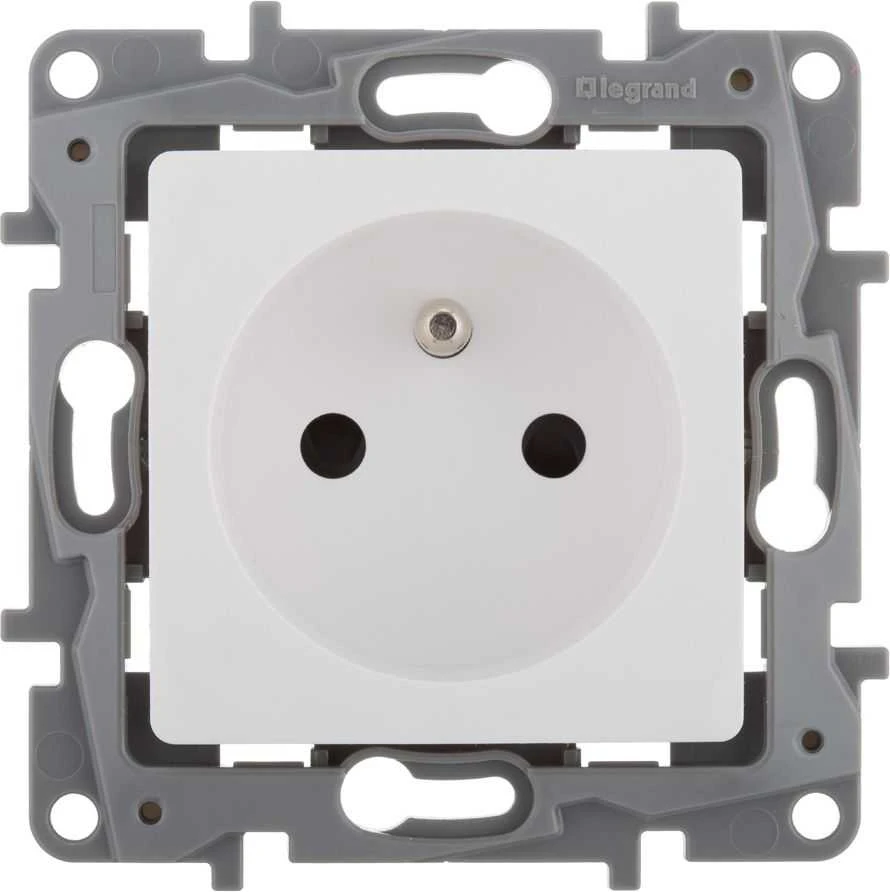 Legrand lizdas su įžeminimu 16A 250V baltas - 664536
