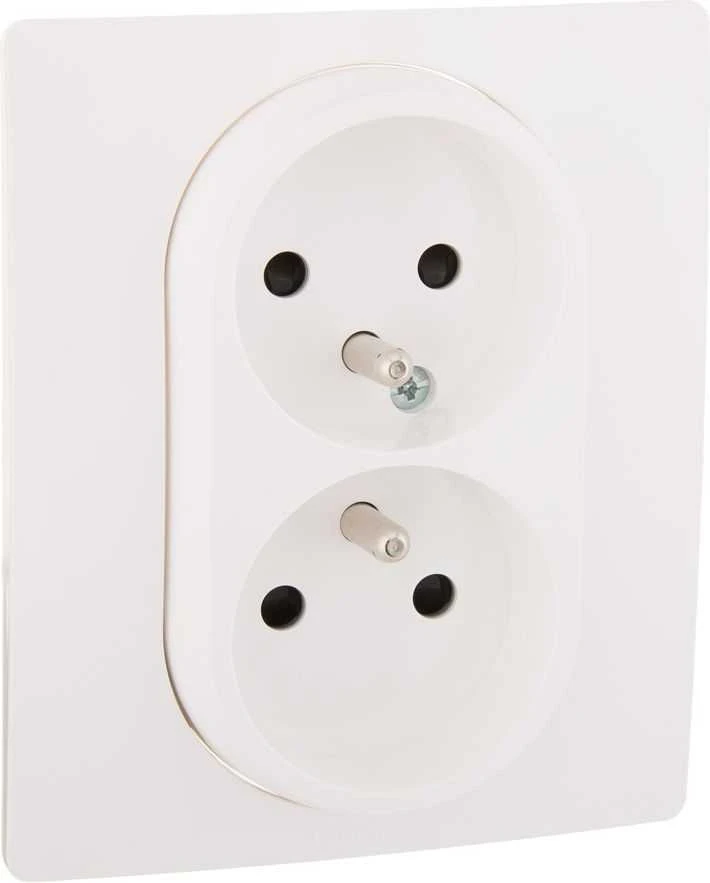 Legrand Lizdas dvigubas kompaktiškas 16 A 250 V su baltomis langinėmis (764541)