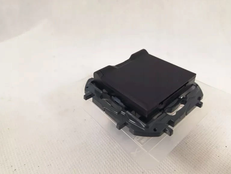 Legrand GN.1-KR.Z/U IP44 Z/P.AUTO.Juodas NILOE STEP