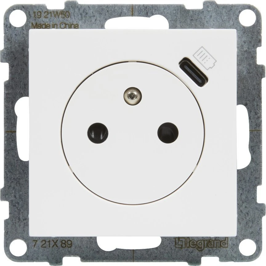 Legrand Elektros lizdas 2P+Z - 16 A - su USB Type-C - 1,5 A - automatiniai gnybtai - su apsaugine pertvara (721189)