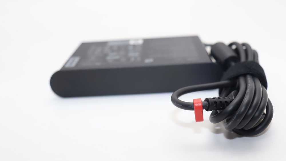 Nešiojamojo kompiuterio maitinimo adapteris Lenovo 135 W, 2.5 A, 20 V (5A11K67847)