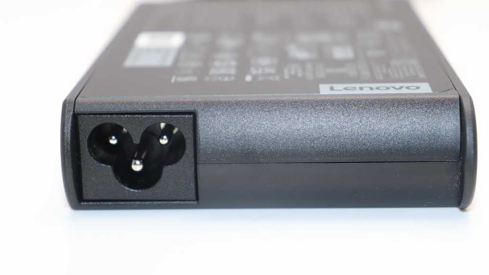 Nešiojamojo kompiuterio maitinimo adapteris Lenovo 135 W, 2.5 A, 20 V (5A11K67847)