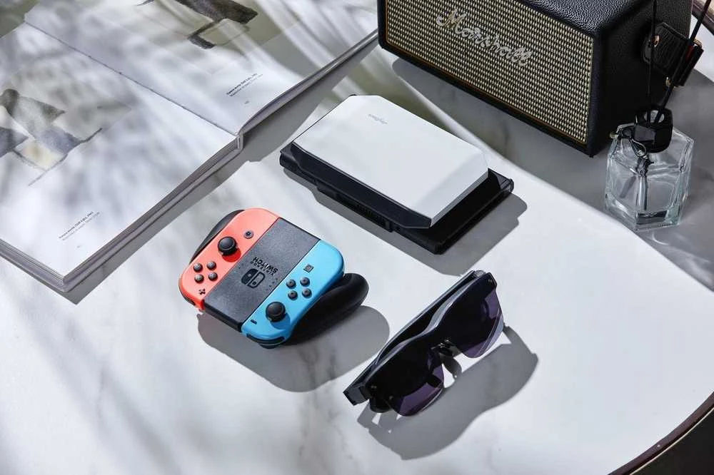 Rayneo Joydock stotelė su Switch valdikliais ir akiniais