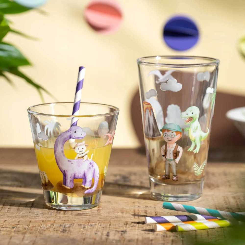 Leonardo Stiklinė su dangteliu ir lėkštute 300 ml dinozauras BAMBINI AVVENTURA -
